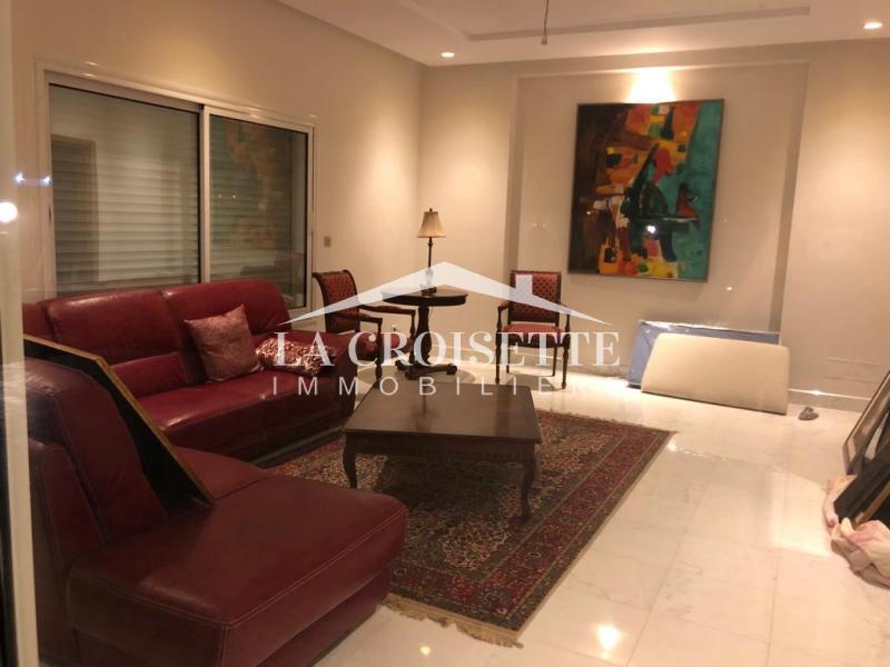 Villa S+7 avec piscine du côté du centre commercial de Tunis City